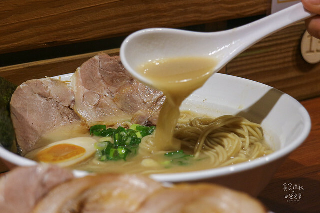 台中西屯｜用心熬煮以湯頭為靈魂的豚骨拉麵。吃過令人念念不忘｜麵屋麥