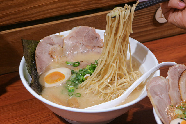 台中西屯｜用心熬煮以湯頭為靈魂的豚骨拉麵。吃過令人念念不忘｜麵屋麥