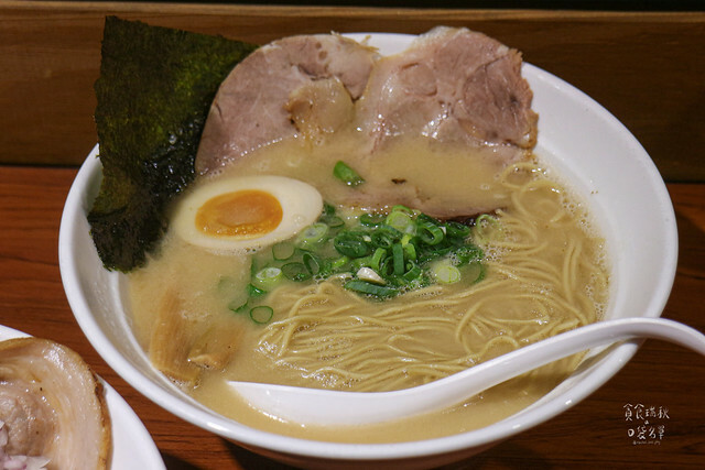 台中西屯｜用心熬煮以湯頭為靈魂的豚骨拉麵。吃過令人念念不忘｜麵屋麥