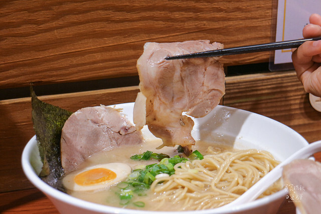 台中西屯｜用心熬煮以湯頭為靈魂的豚骨拉麵。吃過令人念念不忘｜麵屋麥