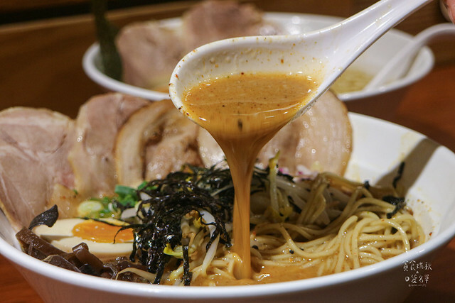 台中西屯｜用心熬煮以湯頭為靈魂的豚骨拉麵。吃過令人念念不忘｜麵屋麥