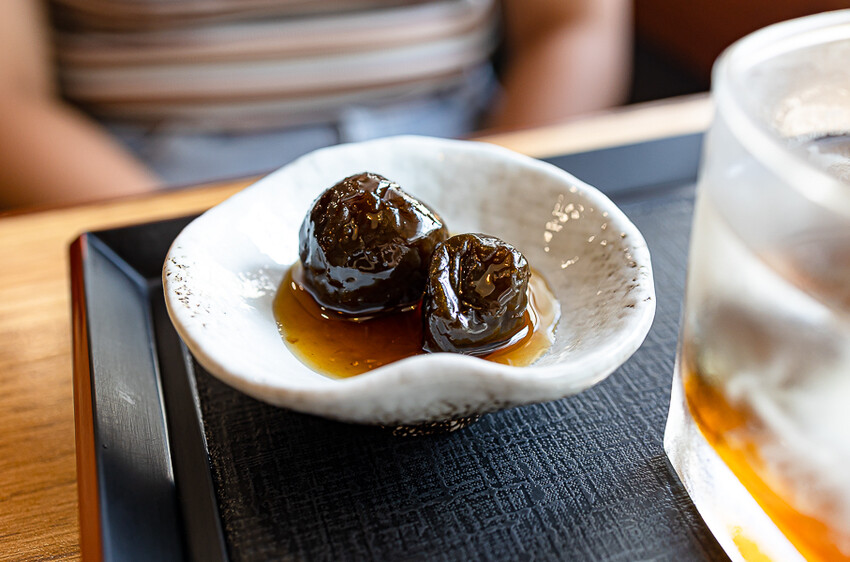 日式屋舍內竟賣起了台式牛排以及煎餃，這組合我這輩子沒見過｜一餃燒