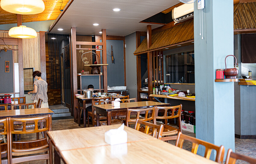 日式屋舍內竟賣起了台式牛排以及煎餃，這組合我這輩子沒見過｜一餃燒