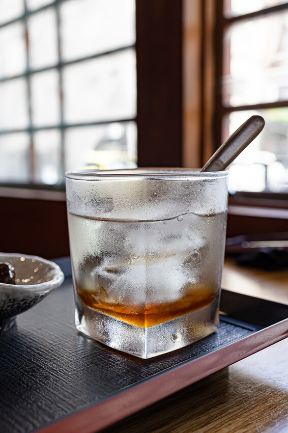 日式屋舍內竟賣起了台式牛排以及煎餃，這組合我這輩子沒見過｜一餃燒