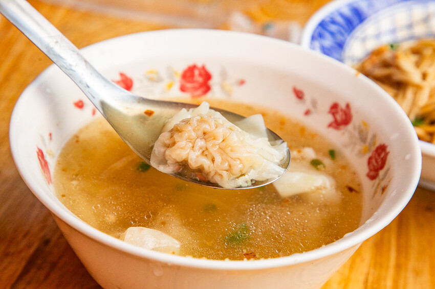 宜蘭縣宜蘭市火生餛飩麵店｜沒有招牌卻是在地人超愛的麵店，40年歷史老字號餛飩麵