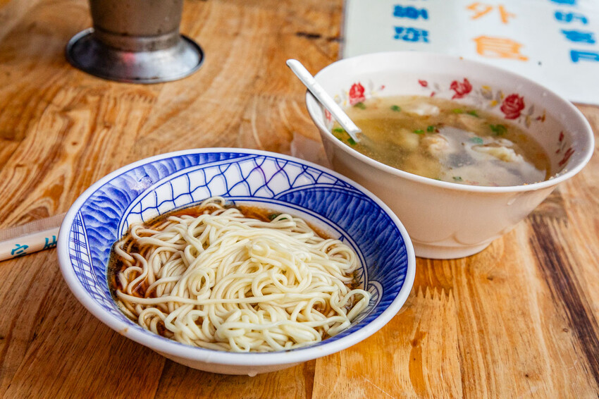 宜蘭縣宜蘭市火生餛飩麵店｜沒有招牌卻是在地人超愛的麵店，40年歷史老字號餛飩麵