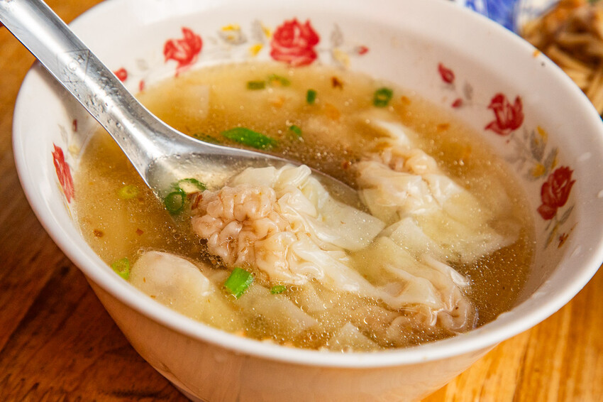 宜蘭縣宜蘭市火生餛飩麵店｜沒有招牌卻是在地人超愛的麵店，40年歷史老字號餛飩麵