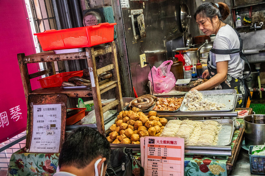 宜蘭縣宜蘭市火生餛飩麵店｜沒有招牌卻是在地人超愛的麵店，40年歷史老字號餛飩麵