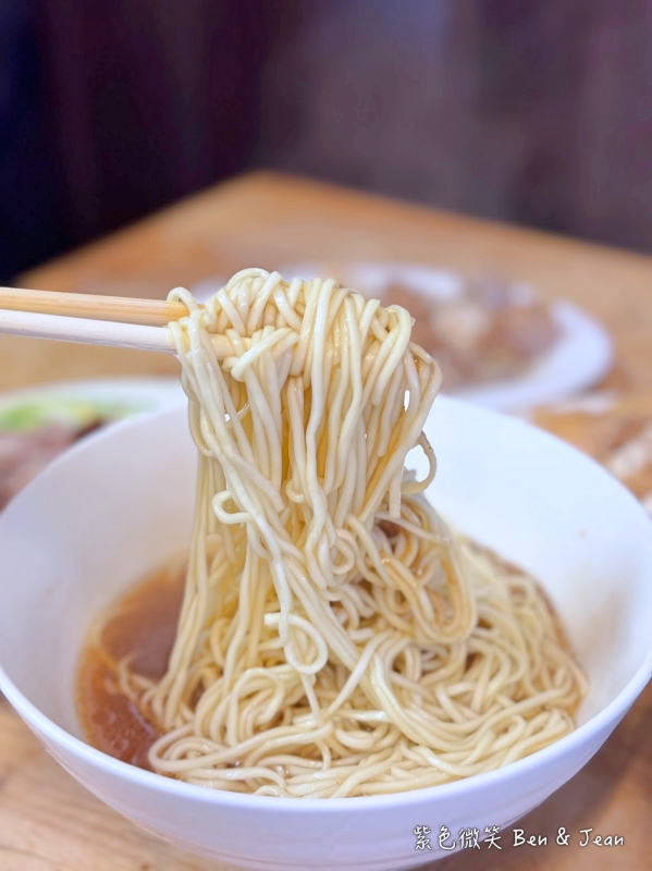 火生餛飩麵店!宜蘭四十年老字號,必嚐麻醬乾麵與豬骨餛飩湯