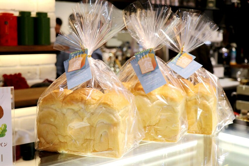 崙背鮮乳ＸOrchard CAFE/魚缸珈琲/東新烘焙市集,12月限定款聯名甜點.生吐司.生乳捲.甜甜圈一次打包!!!