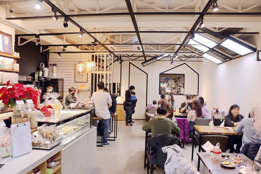 崙背鮮乳ＸOrchard CAFE/魚缸珈琲/東新烘焙市集,12月限定款聯名甜點.生吐司.生乳捲.甜甜圈一次打包!!!