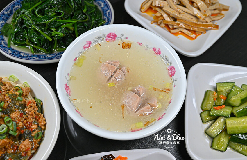 台中北屯昌平路商圈銅板美食，特色皮蛋創意料理小館-妮妮布魯