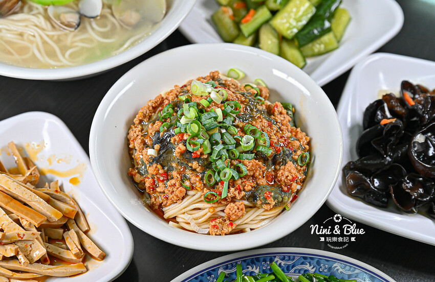 台中北屯昌平路商圈銅板美食，特色皮蛋創意料理小館-妮妮布魯