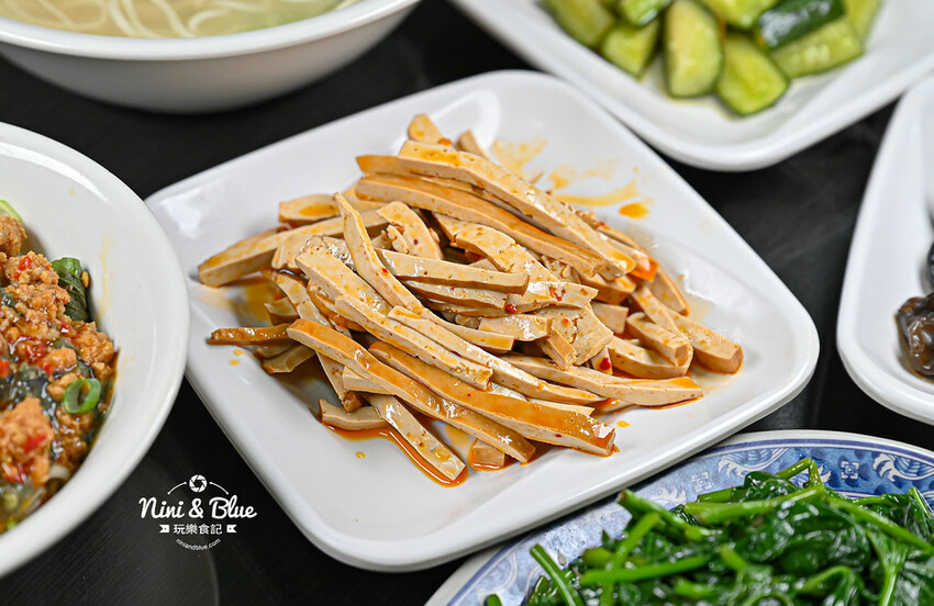 台中北屯昌平路商圈銅板美食，特色皮蛋創意料理小館-妮妮布魯