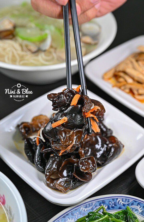 台中北屯昌平路商圈銅板美食，特色皮蛋創意料理小館-妮妮布魯