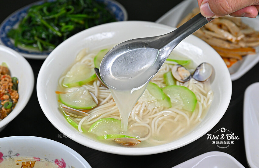 台中北屯昌平路商圈銅板美食，特色皮蛋創意料理小館-妮妮布魯