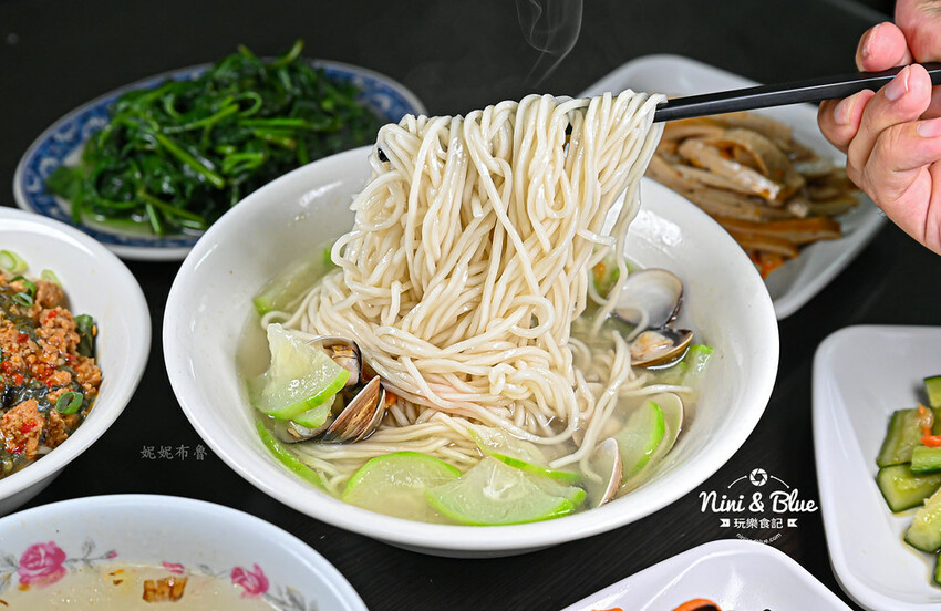 台中北屯昌平路商圈銅板美食，特色皮蛋創意料理小館-妮妮布魯