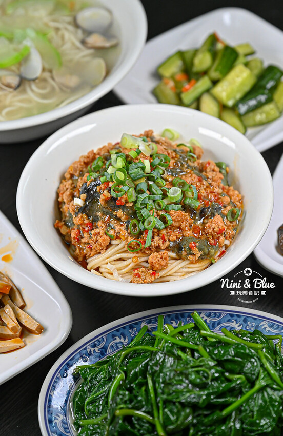 台中北屯昌平路商圈銅板美食，特色皮蛋創意料理小館-妮妮布魯