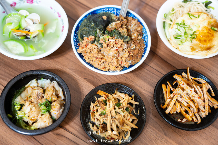 台中北屯區昌平路商圈小吃美食_劉漣麵昌平店,99元套餐有主食有湯,超人氣三色飯,特製皮蛋醬很有料,北屯午餐晚餐推薦_2025菜單 – 冠婷生活趣