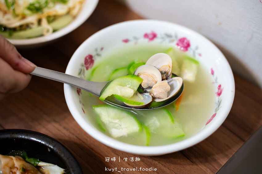 台中北屯區昌平路商圈小吃美食_劉漣麵昌平店,99元套餐有主食有湯,超人氣三色飯,特製皮蛋醬很有料,北屯午餐晚餐推薦_2025菜單 – 冠婷生活趣