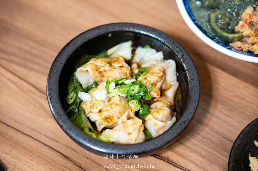 台中北屯區昌平路商圈小吃美食_劉漣麵昌平店,99元套餐有主食有湯,超人氣三色飯,特製皮蛋醬很有料,北屯午餐晚餐推薦_2025菜單 – 冠婷生活趣