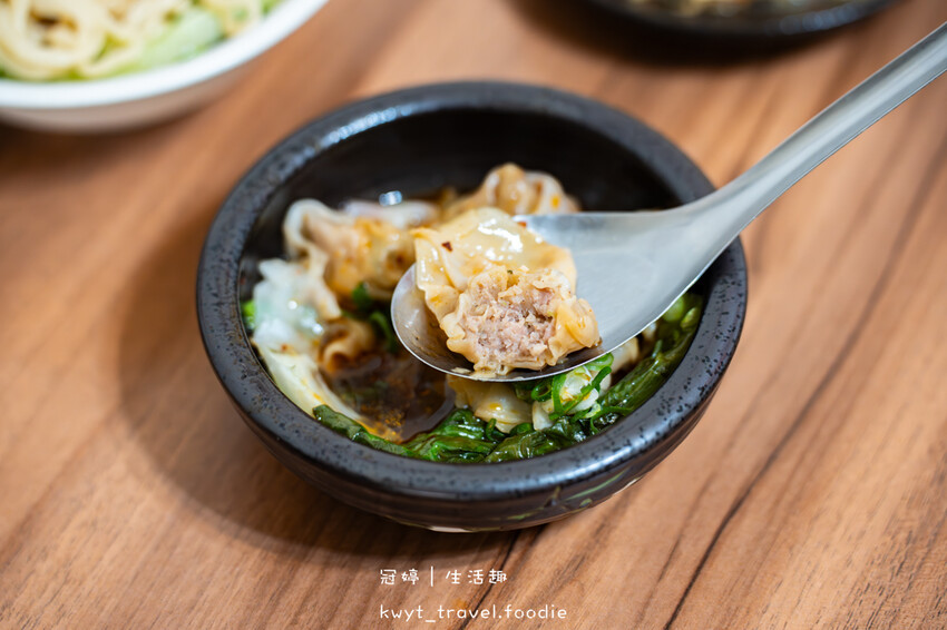 台中北屯區昌平路商圈小吃美食_劉漣麵昌平店,99元套餐有主食有湯,超人氣三色飯,特製皮蛋醬很有料,北屯午餐晚餐推薦_2025菜單 – 冠婷生活趣