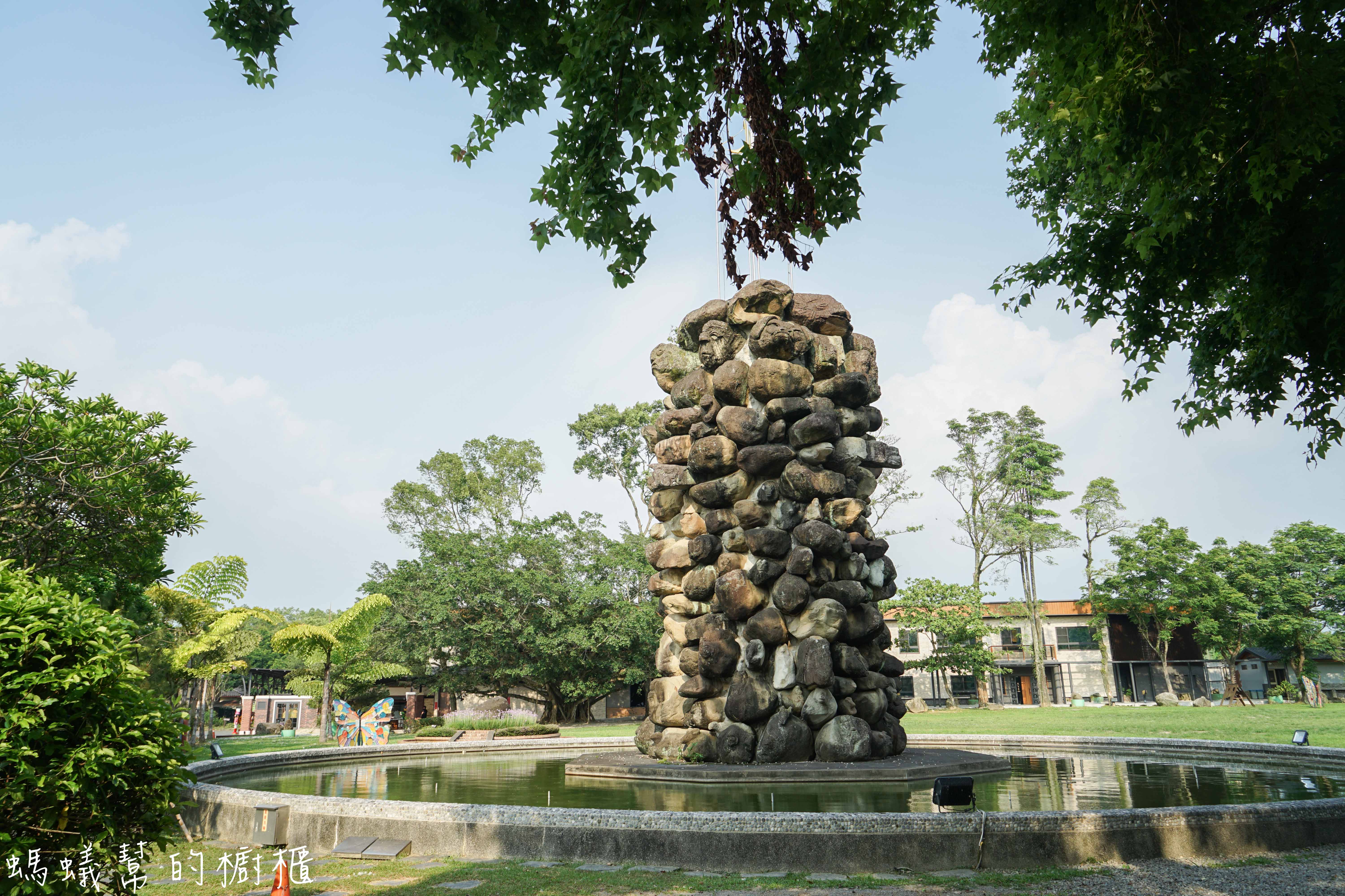 南投埔里牛耳藝術渡假村|日月潭埔里小木屋住宿推薦,漫步自然生態園區,欣賞藝術石雕、舒壓SPA館、雕之森樹屋餐廳,設備齊全的小木屋渡假推薦。 - 螞蟻幫的櫥櫃