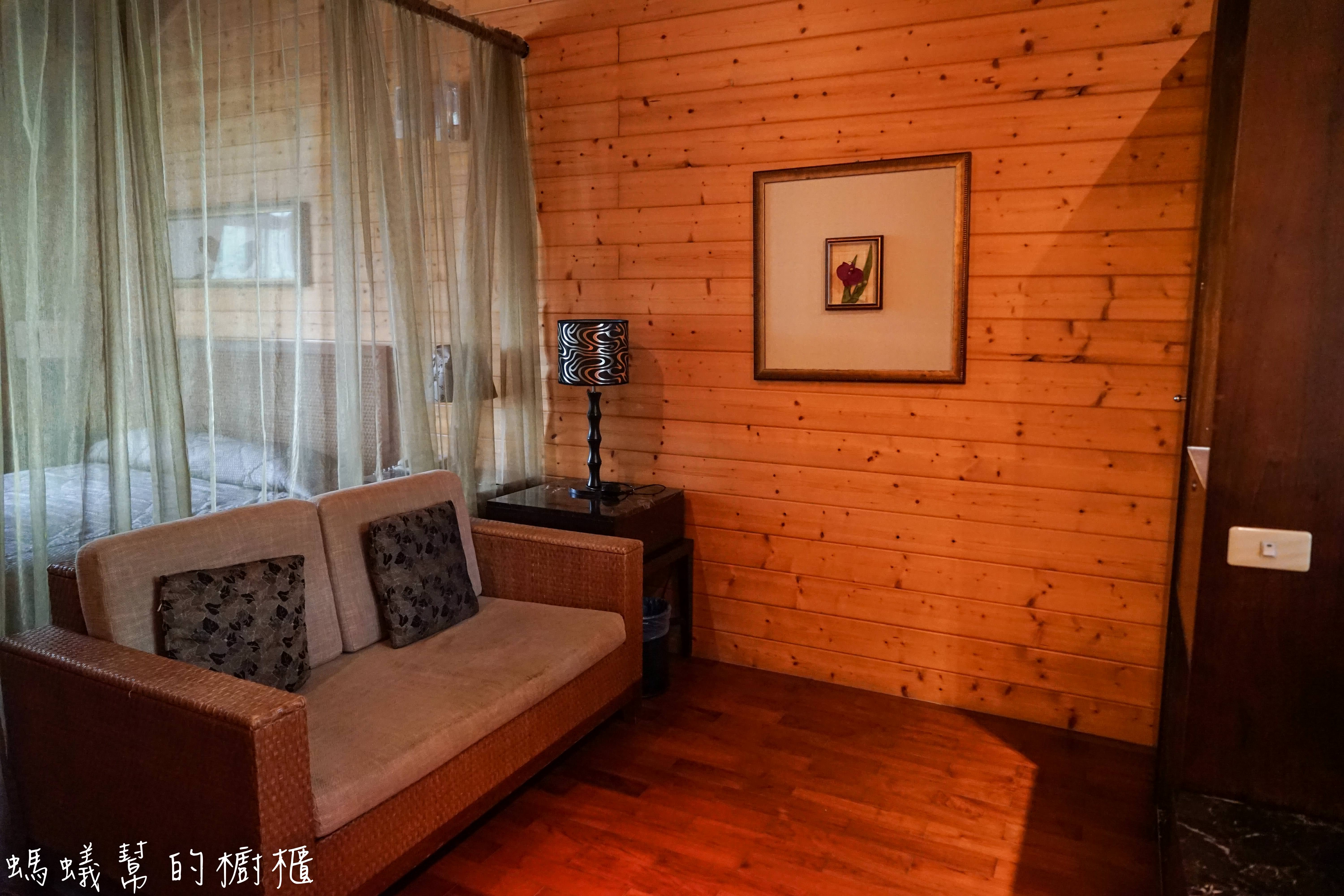 南投埔里牛耳藝術渡假村|日月潭埔里小木屋住宿推薦,漫步自然生態園區,欣賞藝術石雕、舒壓SPA館、雕之森樹屋餐廳,設備齊全的小木屋渡假推薦。 - 螞蟻幫的櫥櫃