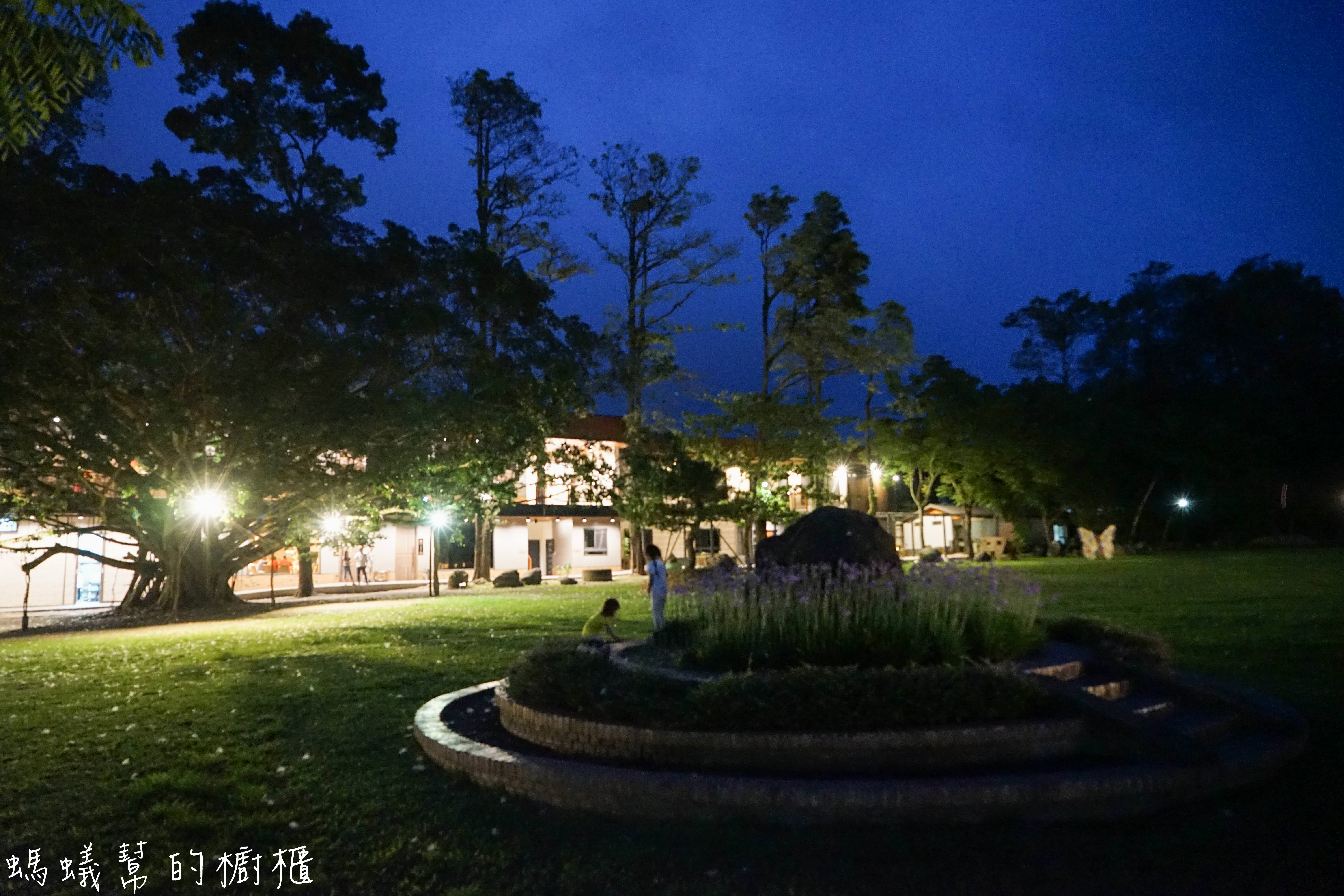南投埔里牛耳藝術渡假村|日月潭埔里小木屋住宿推薦,漫步自然生態園區,欣賞藝術石雕、舒壓SPA館、雕之森樹屋餐廳,設備齊全的小木屋渡假推薦。 - 螞蟻幫的櫥櫃