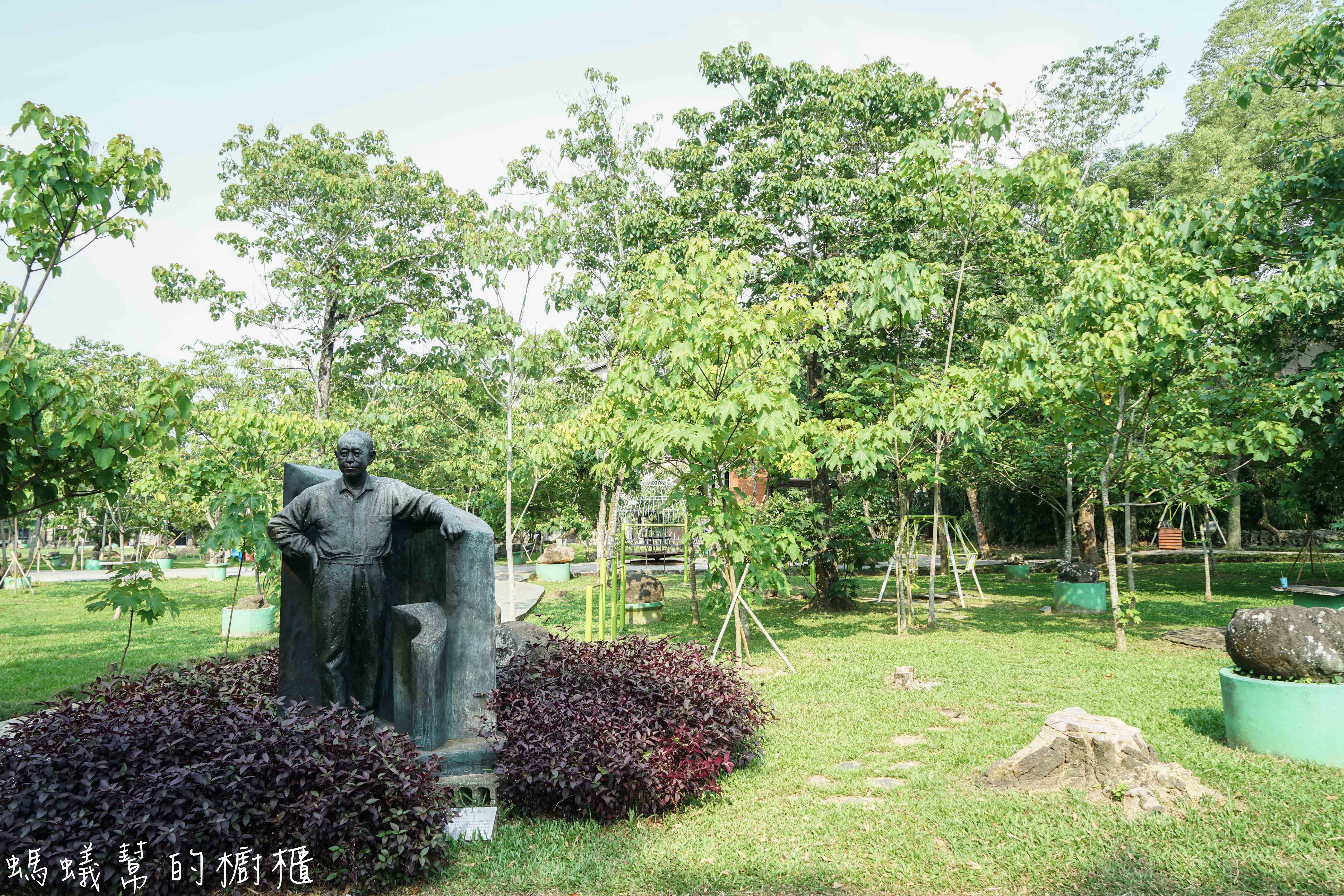 南投埔里牛耳藝術渡假村|日月潭埔里小木屋住宿推薦,漫步自然生態園區,欣賞藝術石雕、舒壓SPA館、雕之森樹屋餐廳,設備齊全的小木屋渡假推薦。 - 螞蟻幫的櫥櫃