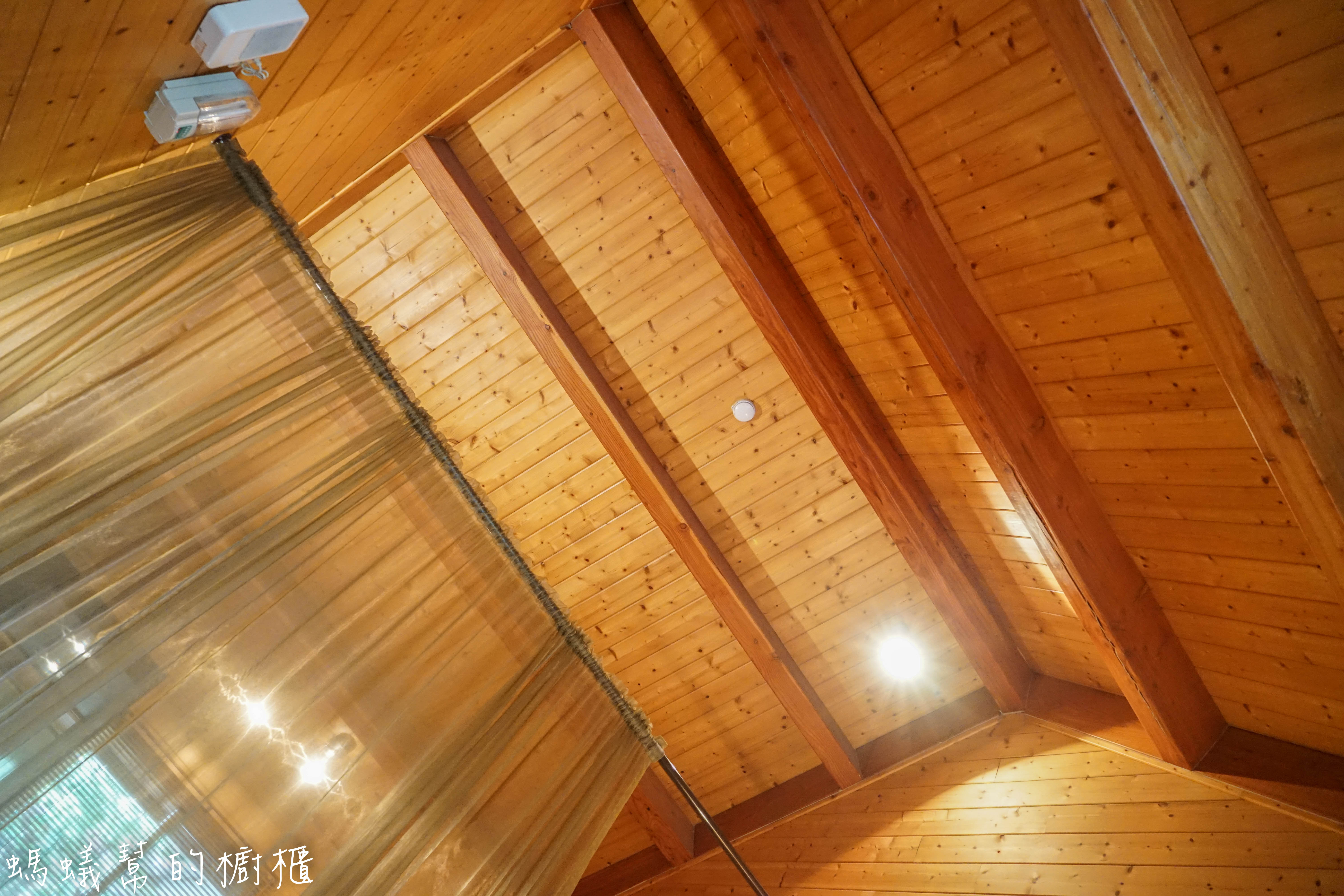 南投埔里牛耳藝術渡假村|日月潭埔里小木屋住宿推薦,漫步自然生態園區,欣賞藝術石雕、舒壓SPA館、雕之森樹屋餐廳,設備齊全的小木屋渡假推薦。 - 螞蟻幫的櫥櫃