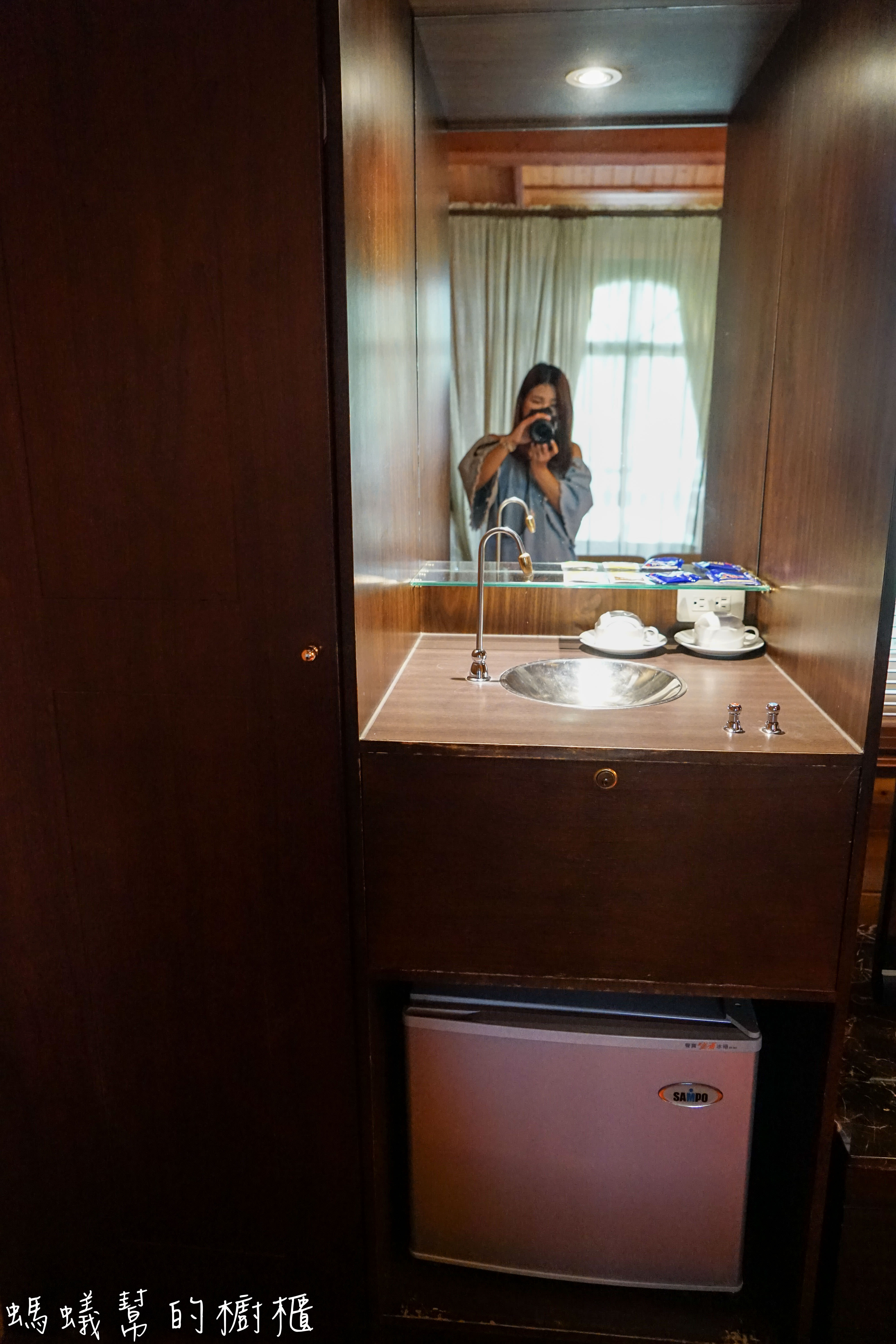 南投埔里牛耳藝術渡假村|日月潭埔里小木屋住宿推薦,漫步自然生態園區,欣賞藝術石雕、舒壓SPA館、雕之森樹屋餐廳,設備齊全的小木屋渡假推薦。 - 螞蟻幫的櫥櫃