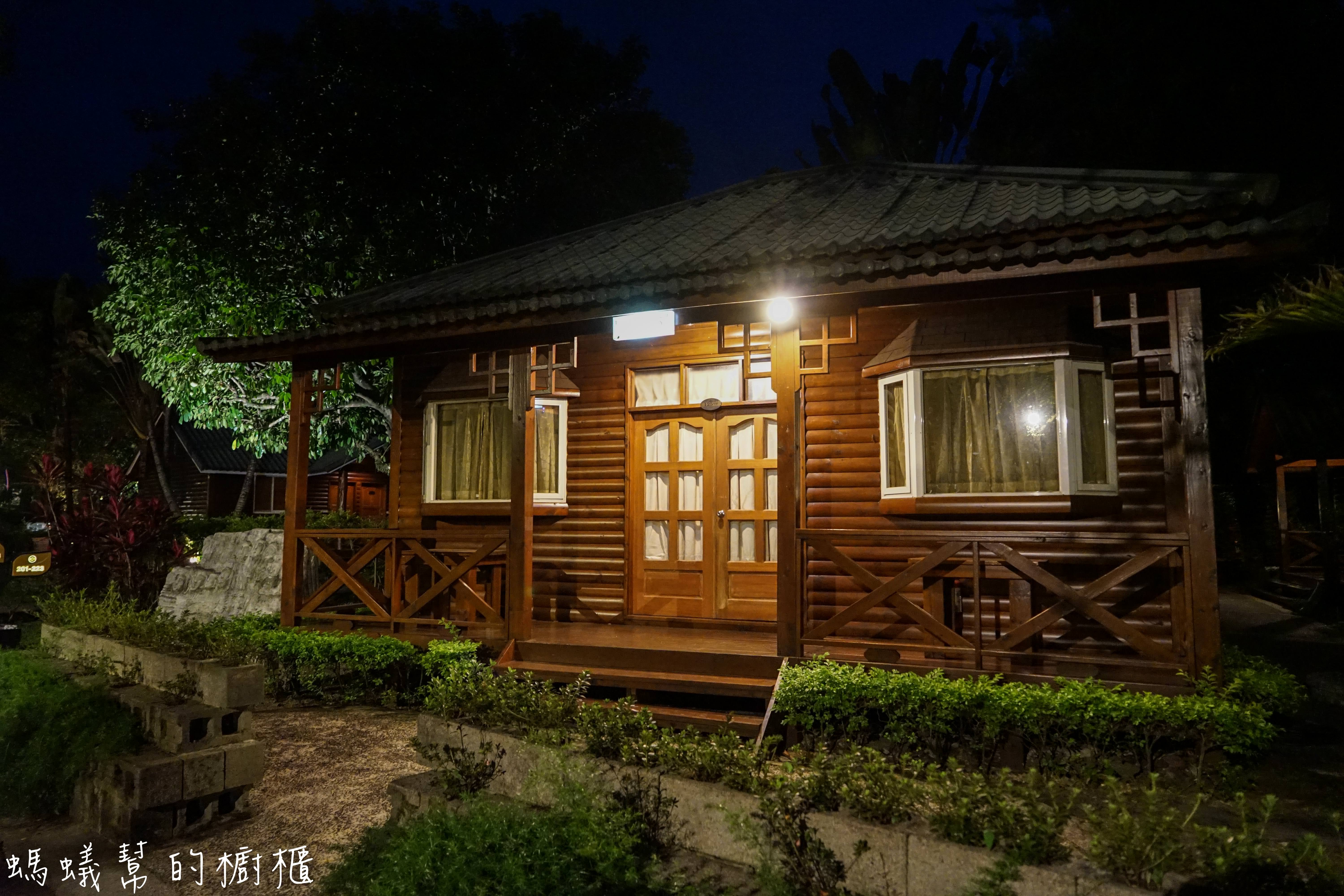 南投埔里牛耳藝術渡假村|日月潭埔里小木屋住宿推薦,漫步自然生態園區,欣賞藝術石雕、舒壓SPA館、雕之森樹屋餐廳,設備齊全的小木屋渡假推薦。 - 螞蟻幫的櫥櫃