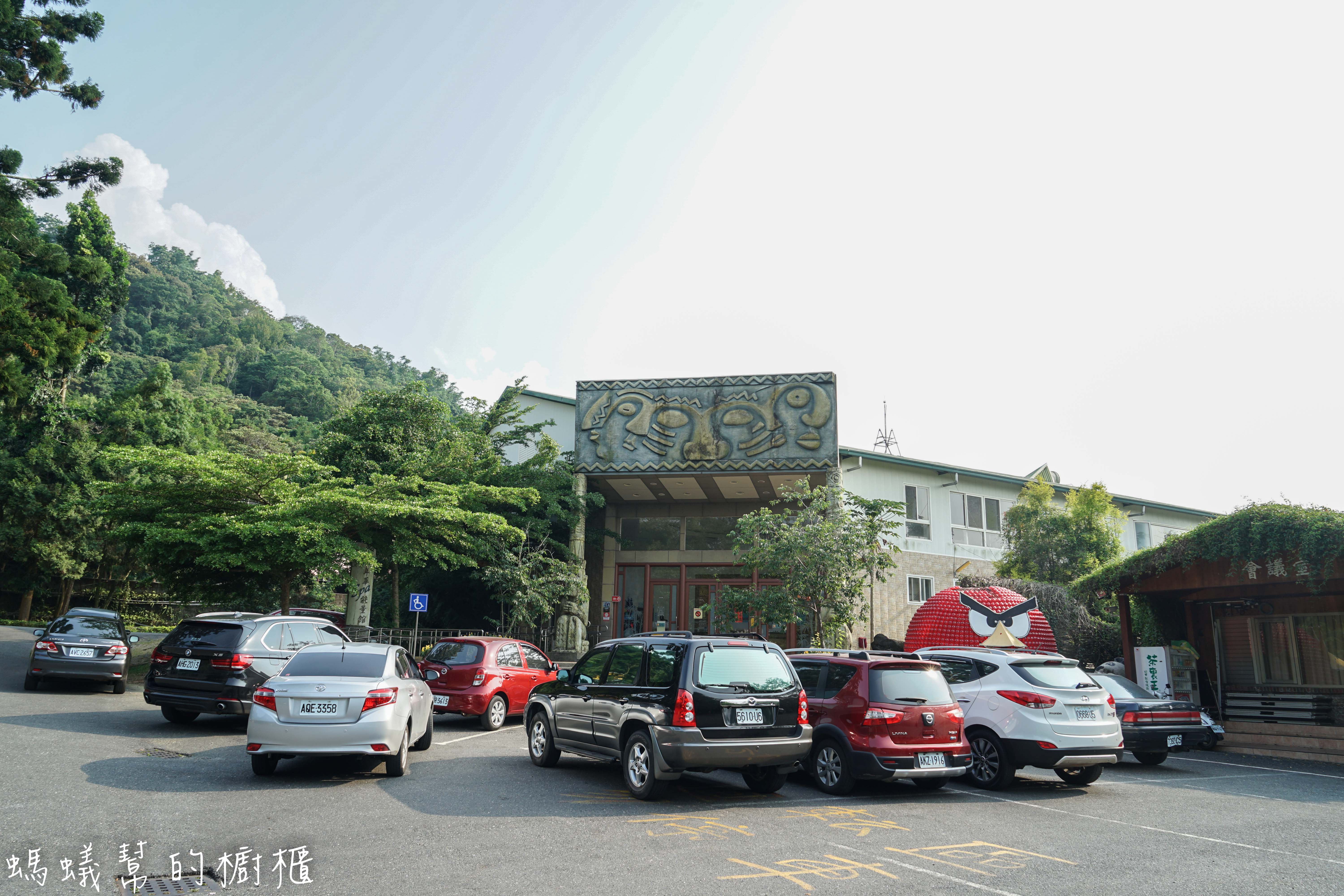 南投埔里牛耳藝術渡假村|日月潭埔里小木屋住宿推薦,漫步自然生態園區,欣賞藝術石雕、舒壓SPA館、雕之森樹屋餐廳,設備齊全的小木屋渡假推薦。 - 螞蟻幫的櫥櫃