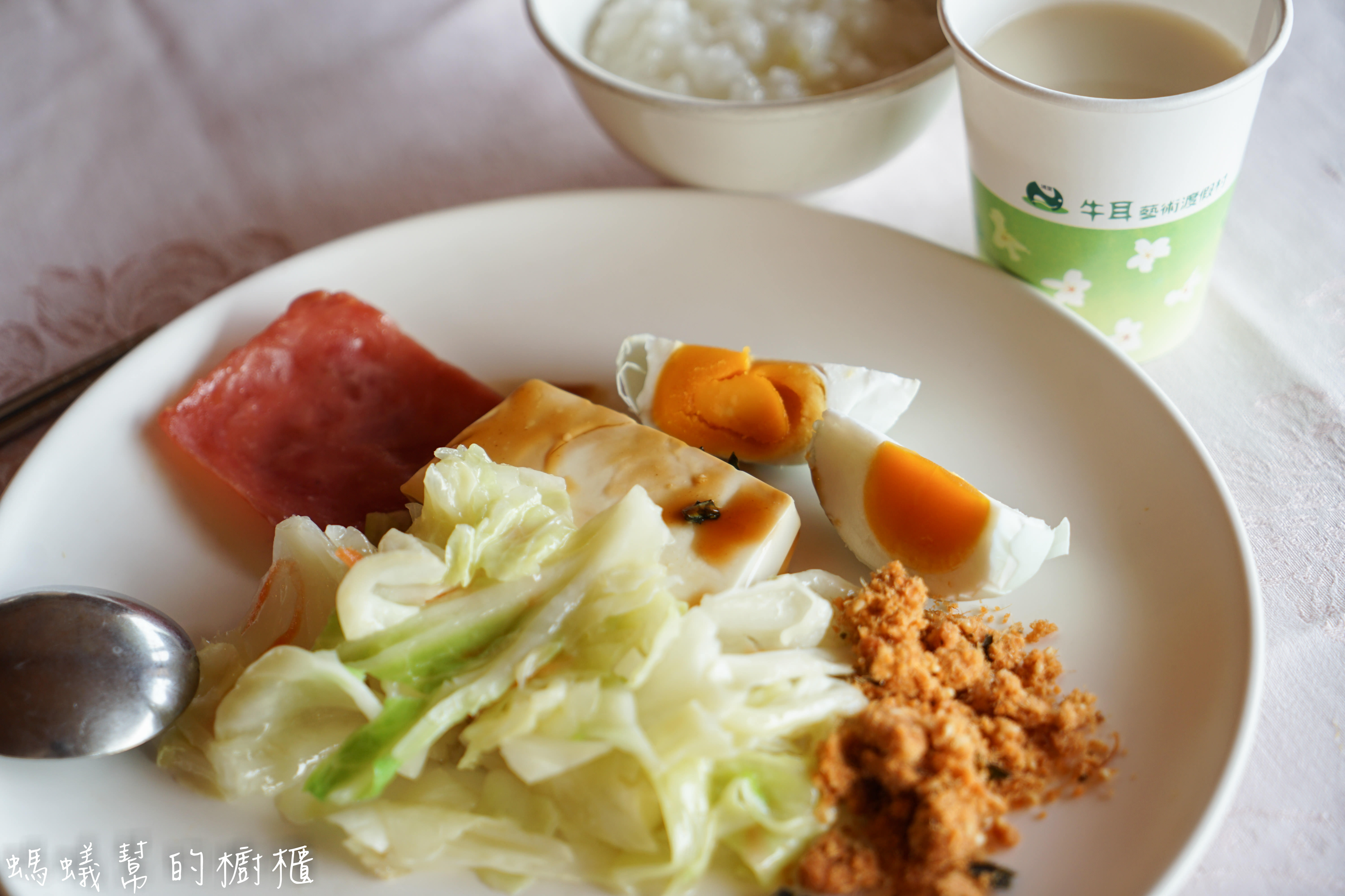 南投埔里牛耳藝術渡假村|日月潭埔里小木屋住宿推薦,漫步自然生態園區,欣賞藝術石雕、舒壓SPA館、雕之森樹屋餐廳,設備齊全的小木屋渡假推薦。 - 螞蟻幫的櫥櫃