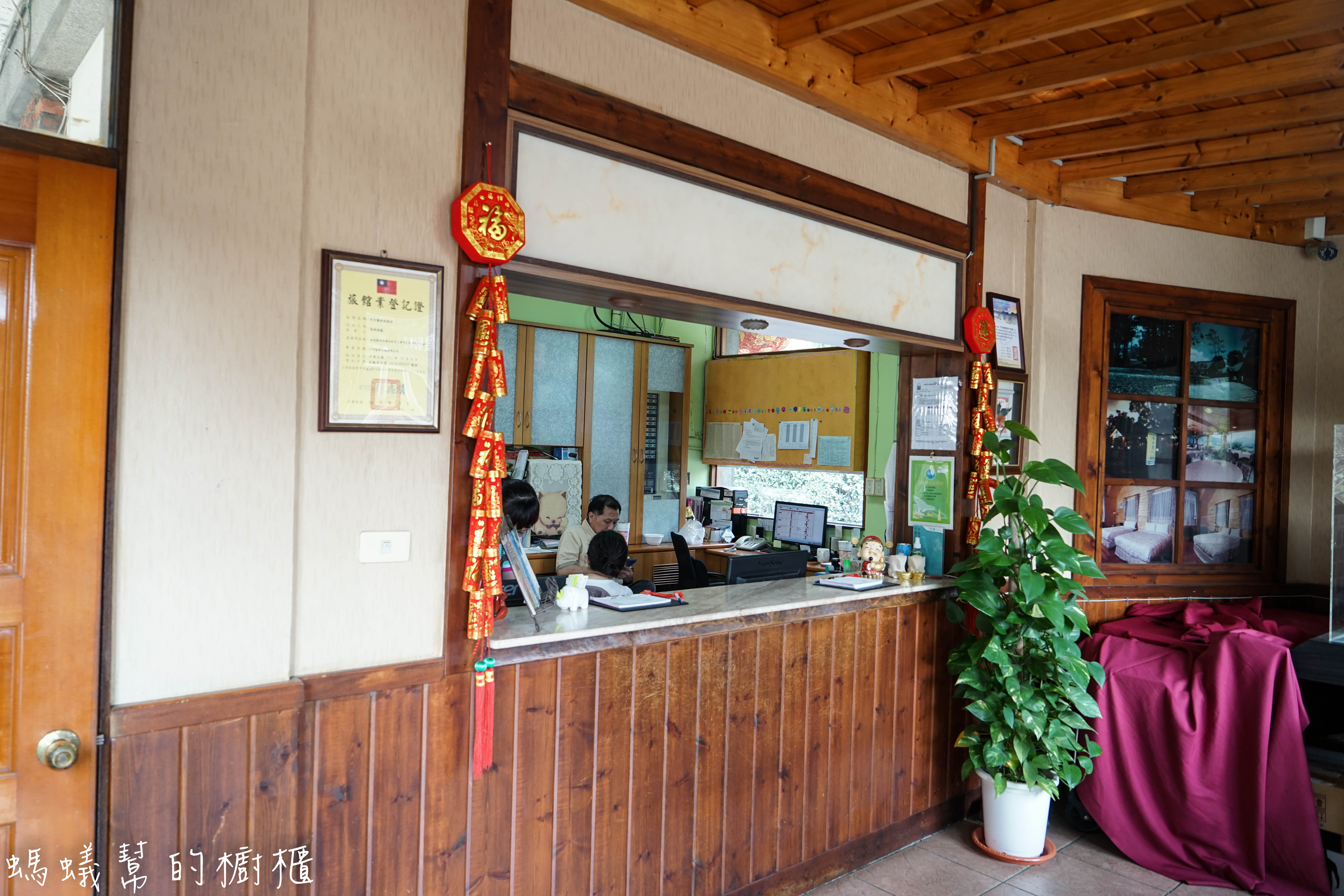 南投埔里牛耳藝術渡假村|日月潭埔里小木屋住宿推薦,漫步自然生態園區,欣賞藝術石雕、舒壓SPA館、雕之森樹屋餐廳,設備齊全的小木屋渡假推薦。 - 螞蟻幫的櫥櫃