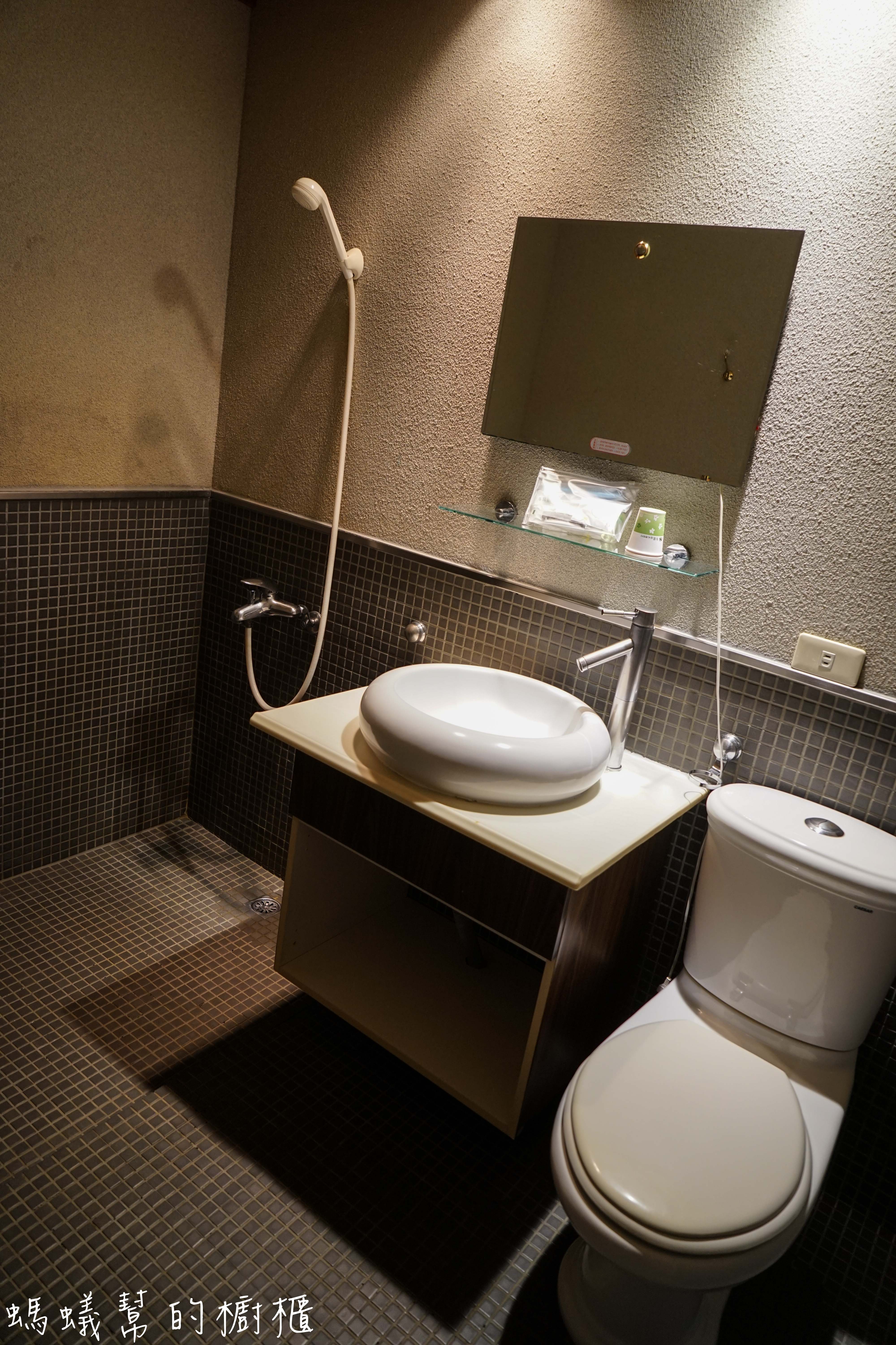 南投埔里牛耳藝術渡假村|日月潭埔里小木屋住宿推薦,漫步自然生態園區,欣賞藝術石雕、舒壓SPA館、雕之森樹屋餐廳,設備齊全的小木屋渡假推薦。 - 螞蟻幫的櫥櫃