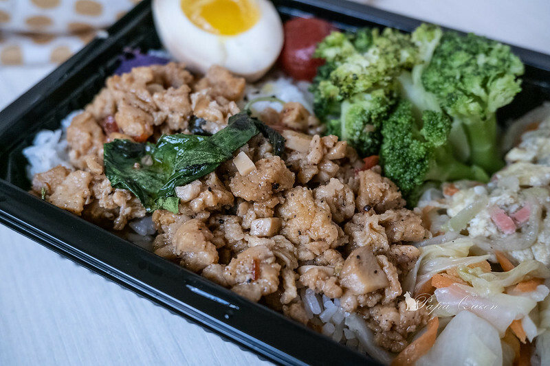 便當|台中 麥子家常料理maiz bento 蔬食餐盒/純素可…藍帶起司豬排 出乎意料的美味 好厚實