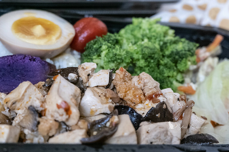 便當|台中 麥子家常料理maiz bento 蔬食餐盒/純素可…藍帶起司豬排 出乎意料的美味 好厚實