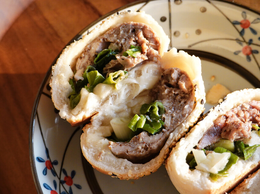 新北三重—源記赤肉胡椒餅｜酥脆餅皮包裹鹹香夠味肉餡｜文化北路、台北橋、三和夜市