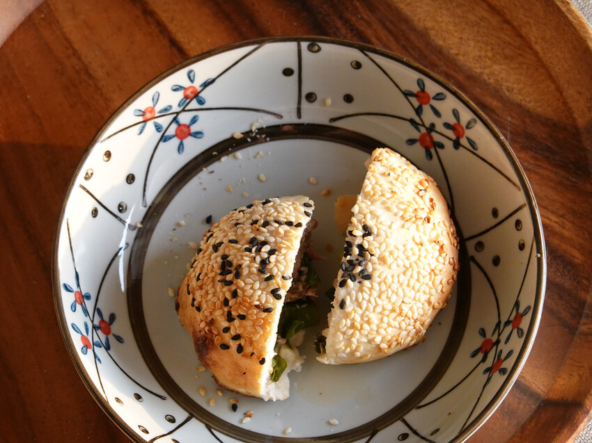 新北三重—源記赤肉胡椒餅｜酥脆餅皮包裹鹹香夠味肉餡｜文化北路、台北橋、三和夜市