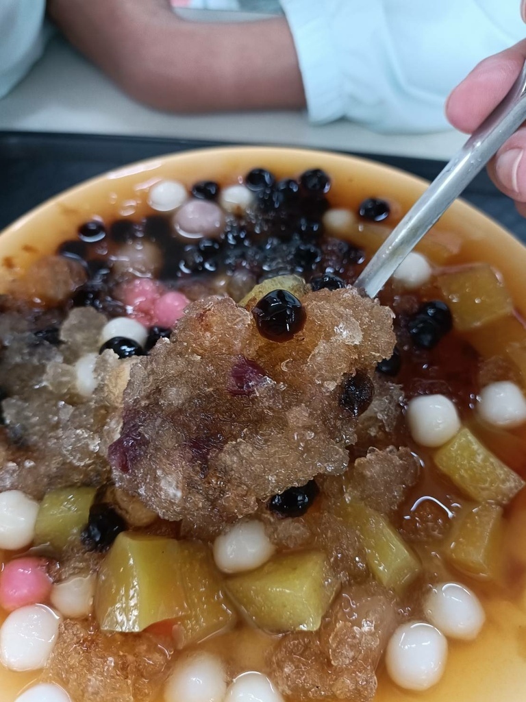 西門町消暑聖地!楊記冰店經典古早味刨冰,Q彈三Q冰重現爸媽年代回憶。