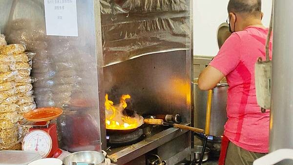 【永和美食】嘉義鱔魚麵|不輸給台南!人氣爆棚的超人氣鱔魚意麵