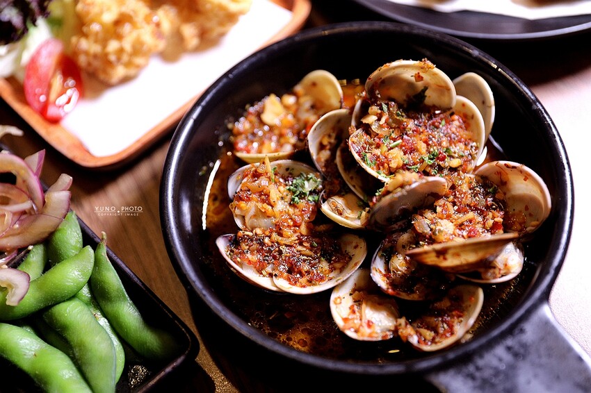 日式深夜食堂 神好吃炭火串燒!下班微醺聚餐首選|梟夜串酒場居酒屋(捷運大安站/科技大樓美食)