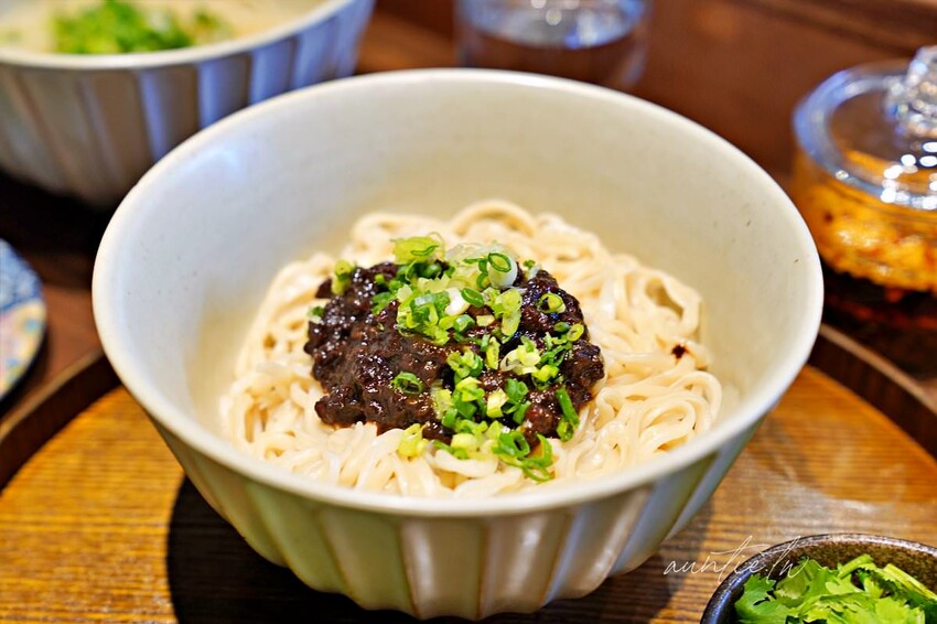 【台北】王李氏炸醬麵,松露野菇醬,爽口蔥香拌麵,台北特色麵食館推薦