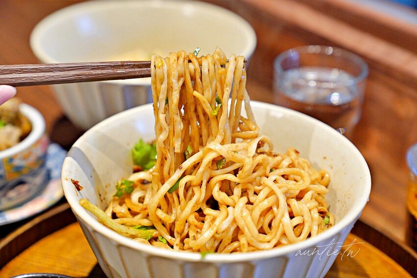 【台北】王李氏炸醬麵,松露野菇醬,爽口蔥香拌麵,台北特色麵食館推薦