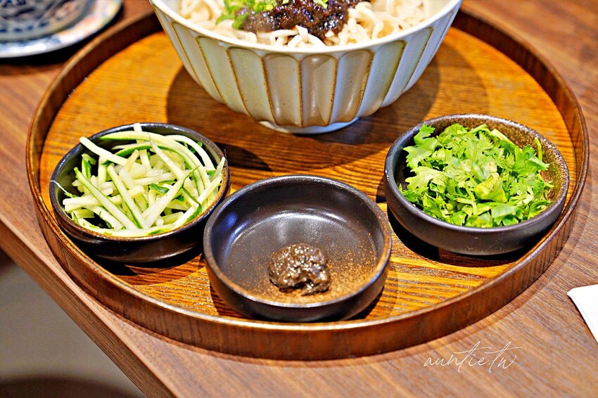 【台北】王李氏炸醬麵,松露野菇醬,爽口蔥香拌麵,台北特色麵食館推薦