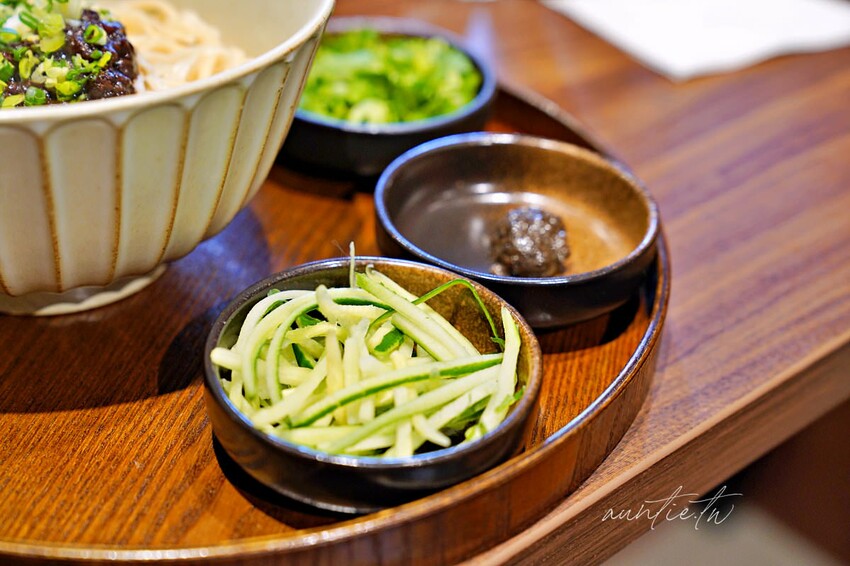 【台北】王李氏炸醬麵,松露野菇醬,爽口蔥香拌麵,台北特色麵食館推薦