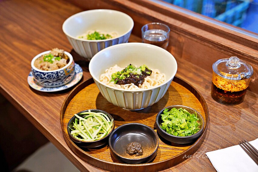 【台北】王李氏炸醬麵,松露野菇醬,爽口蔥香拌麵,台北特色麵食館推薦