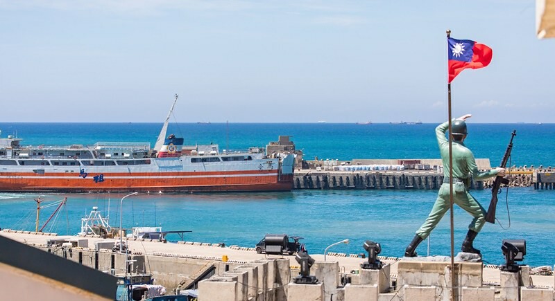 【馬祖東引美食】鹹味島合作社.忠誠門後的東引藍.魚露工寮老屋大翻身.東引最佳發呆地點